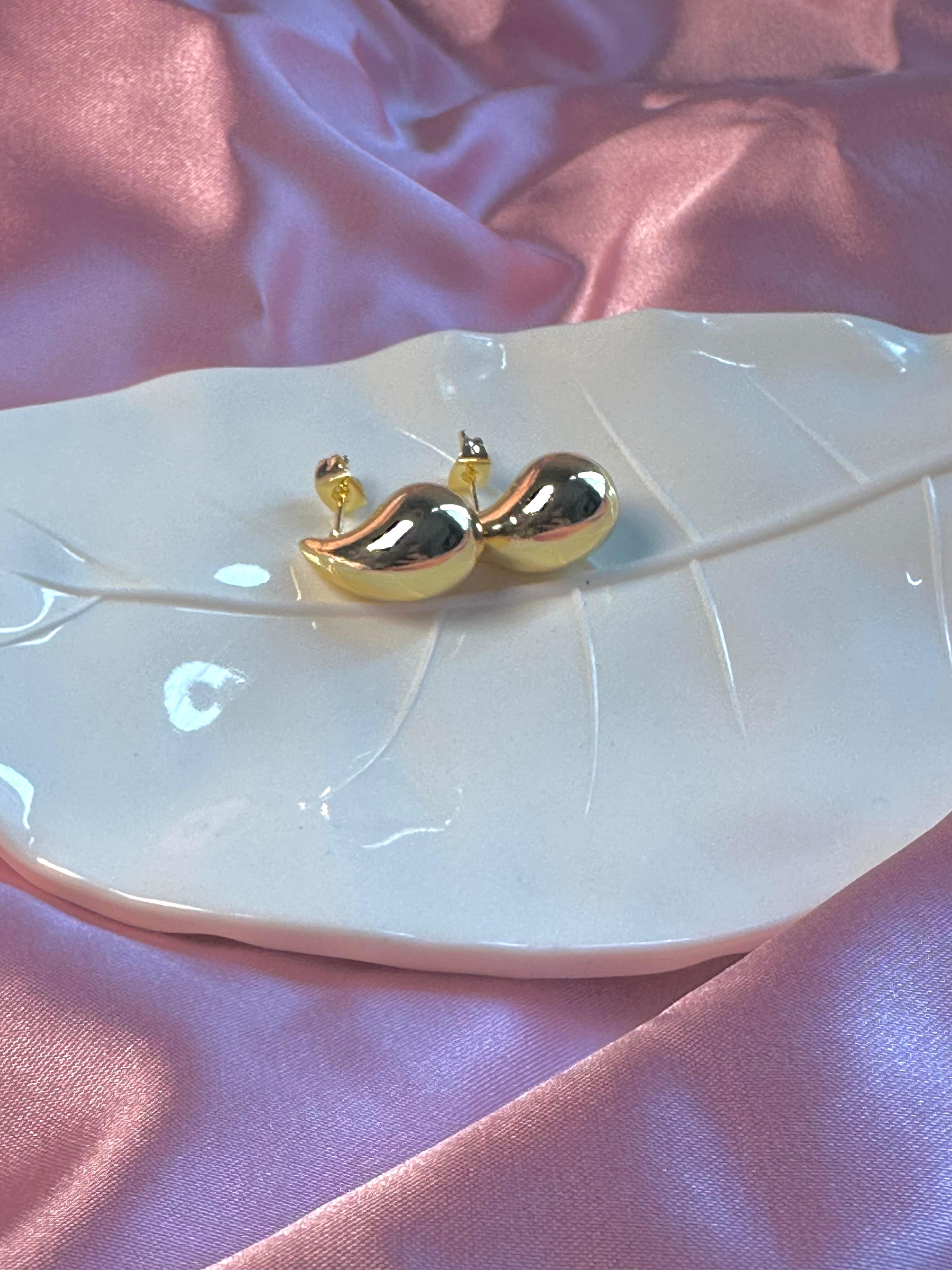ARETES & ARGOLLAS